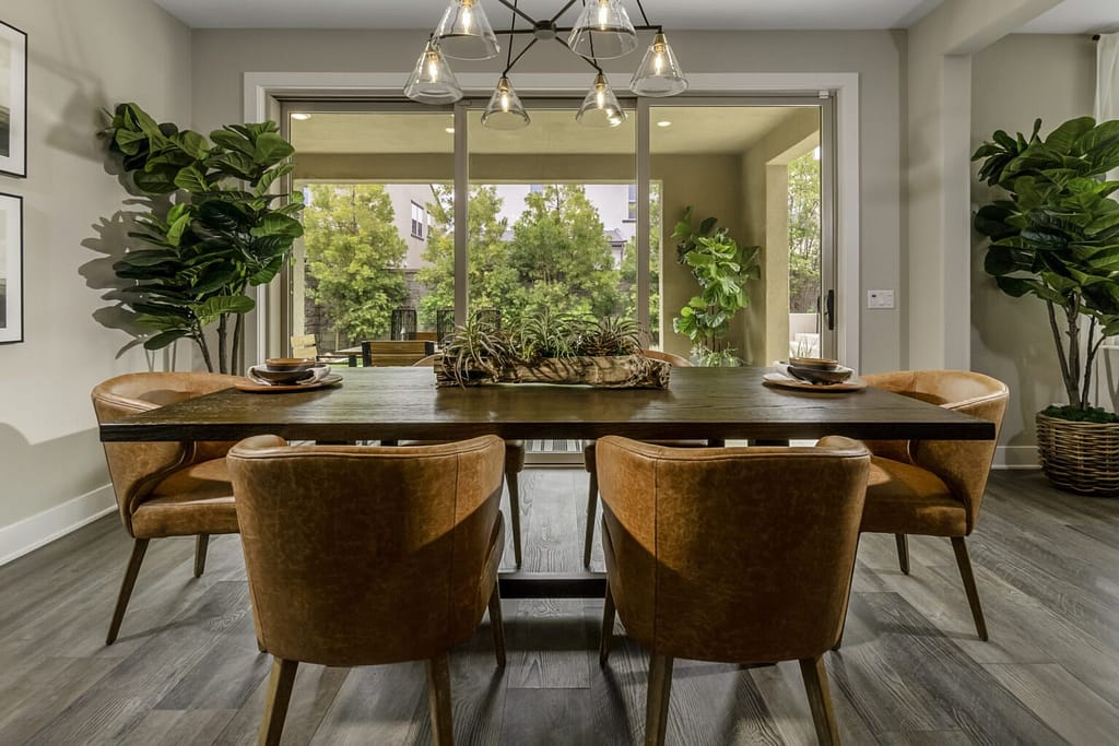 Beige 3 panel with black signature handle21 1536x1025 1